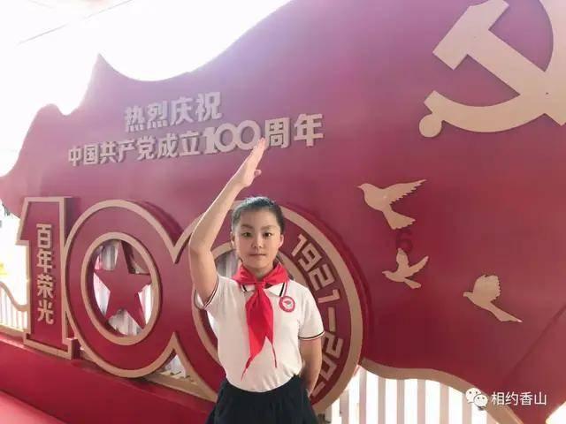 没有电脑的人买不起昂贵的电脑买一台手机又嫌屏幕小，内存小运存小，要充电麻烦，怎么办？游戏画面
