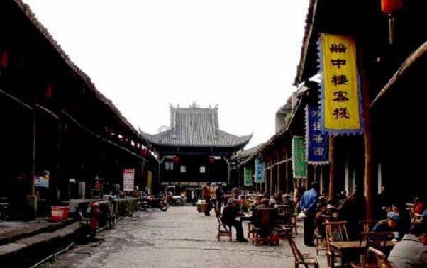 你找他，他很少理你，你不找他，他会观察你有没有给他发消息，这是为何？游戏画面